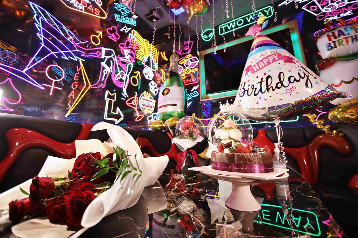 Dozen Roses Bouquet (red roses only, cake and balloons sold separately